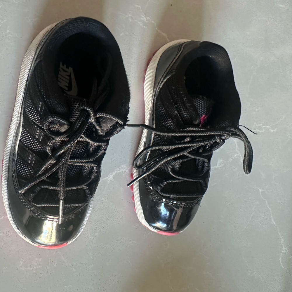 Preloved Jordan 11 Retro Toddler - Picture 2 of 4